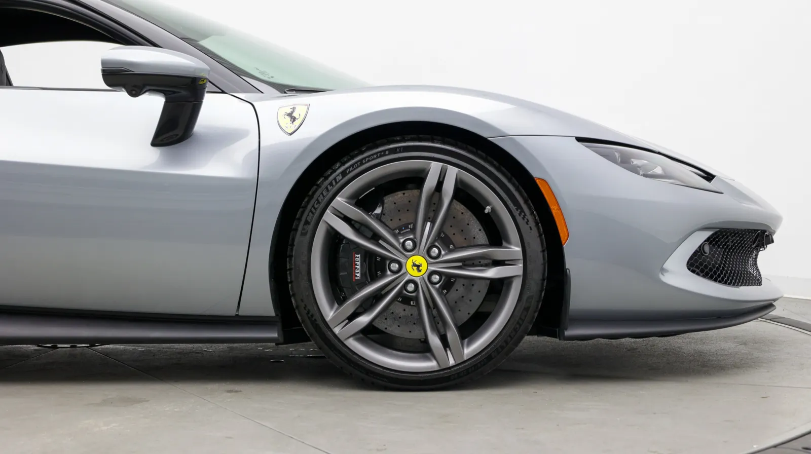 Ferrari 296 photo 9