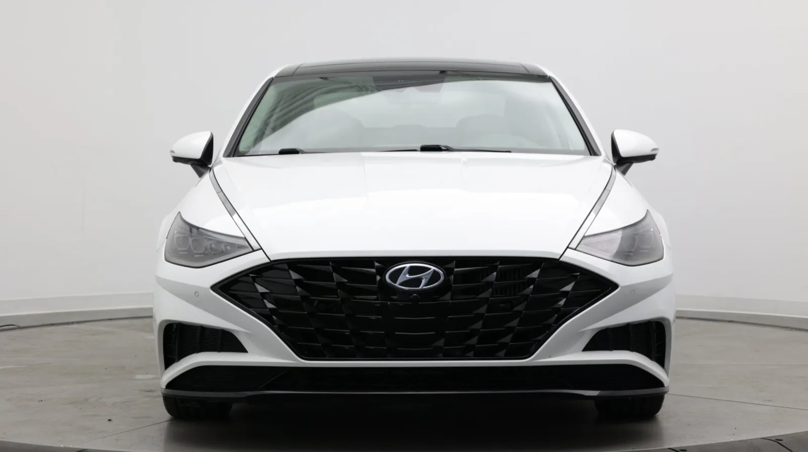 Hyundai Sonata photo 2