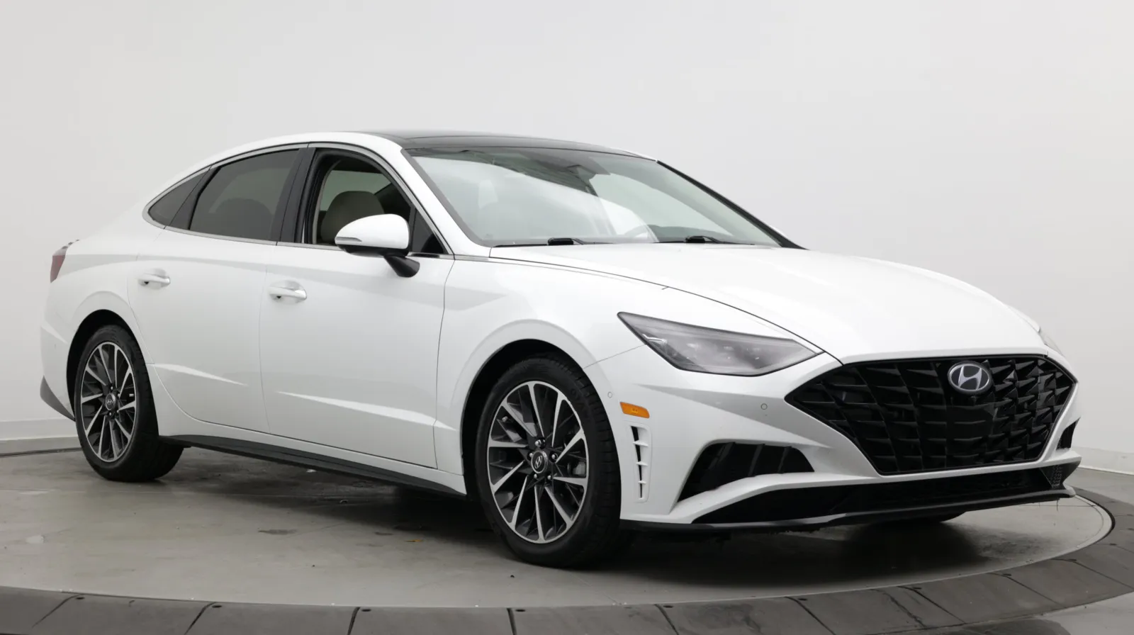 Hyundai Sonata photo 3