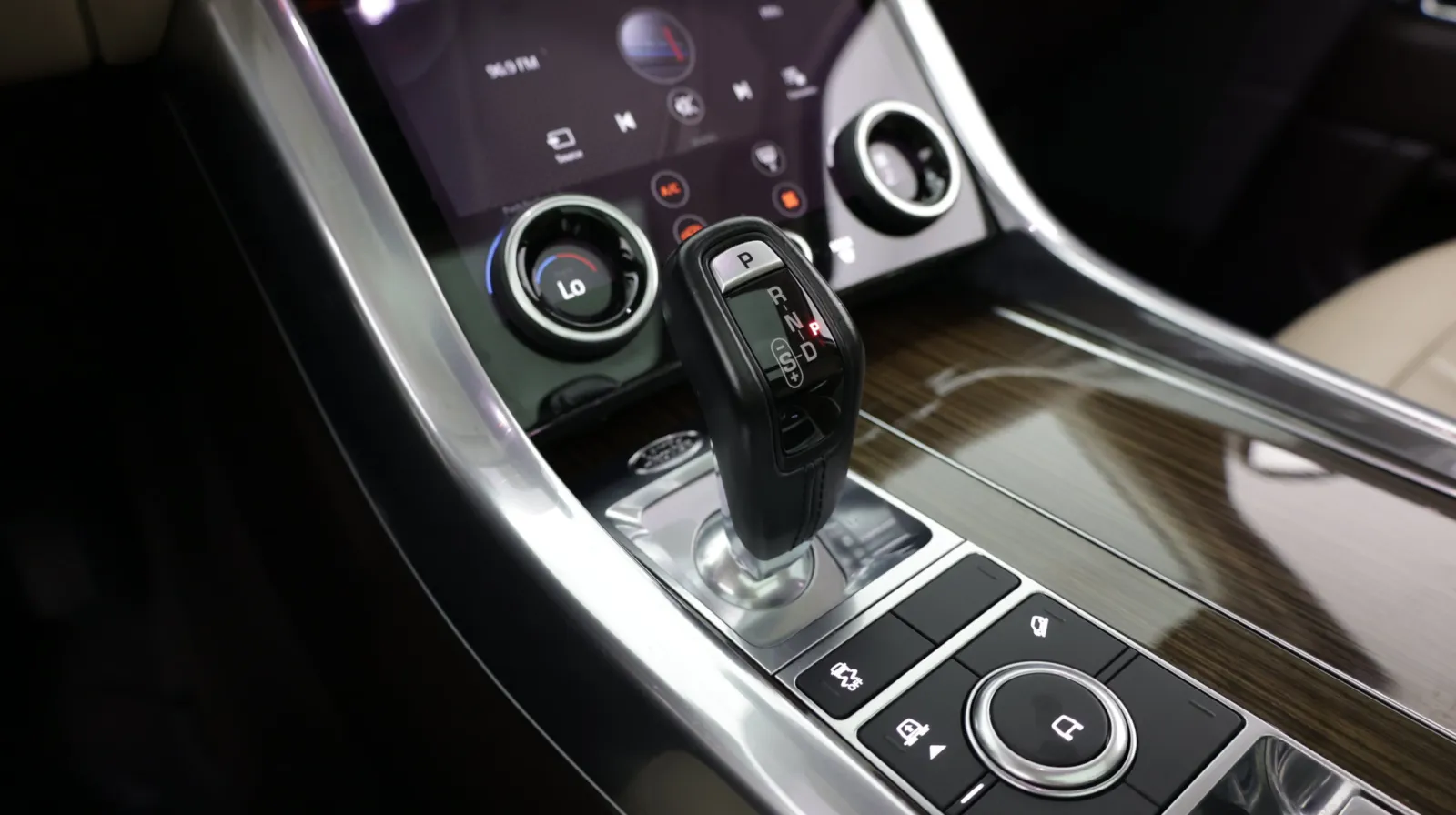 Land Rover Range Rover Sport photo 18