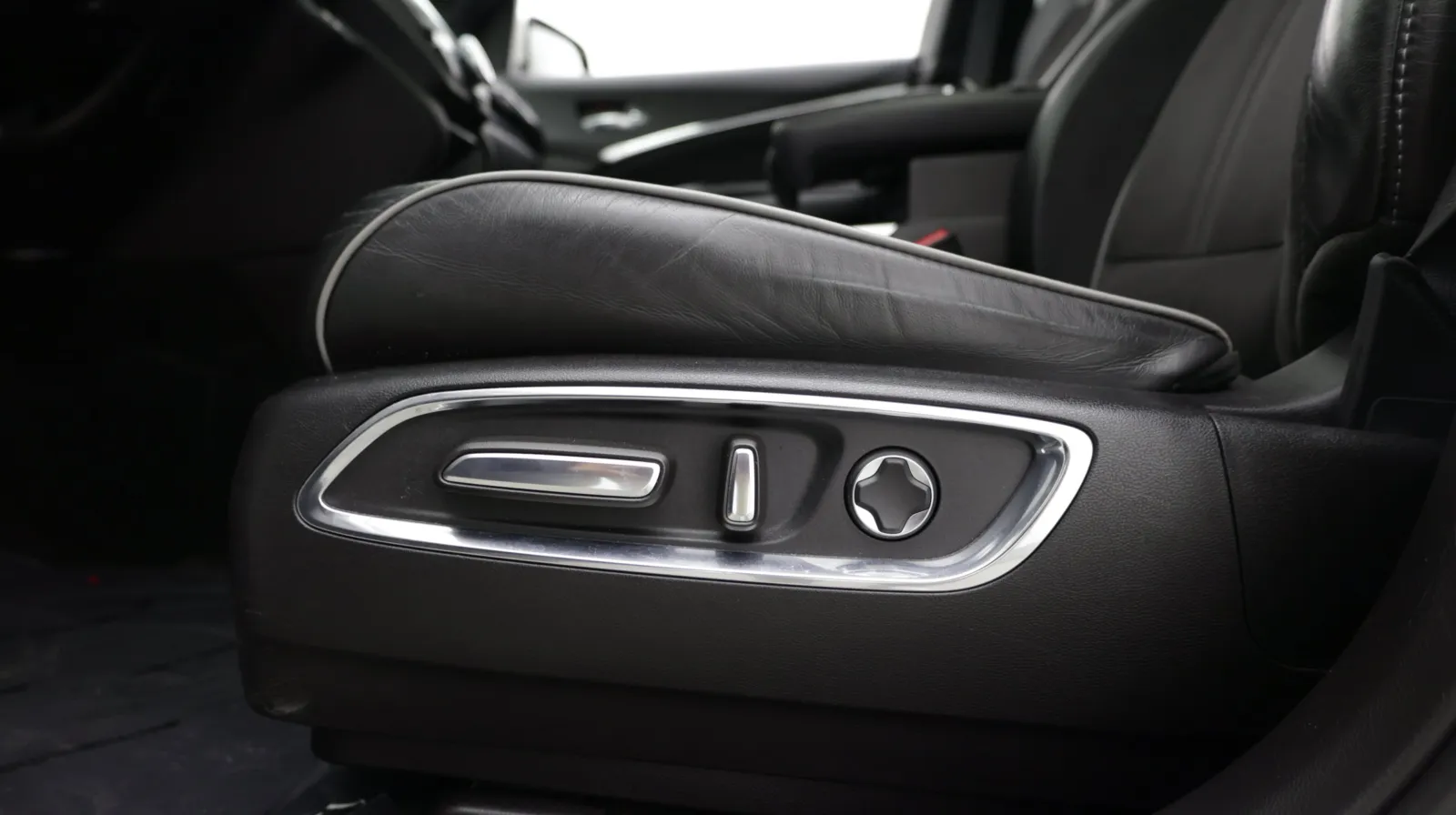 Acura MDX photo 15