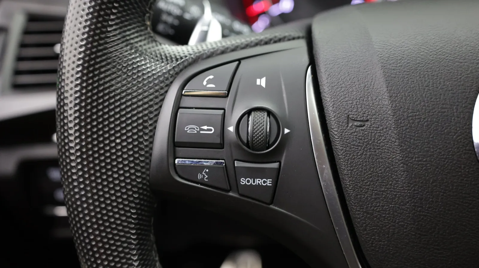Acura MDX photo 24