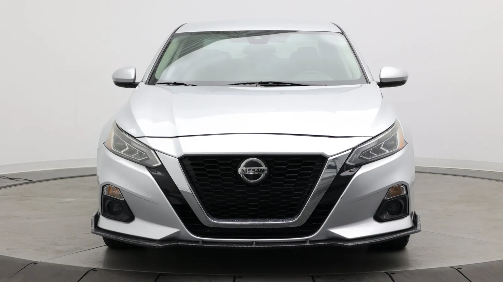Nissan Altima photo 2