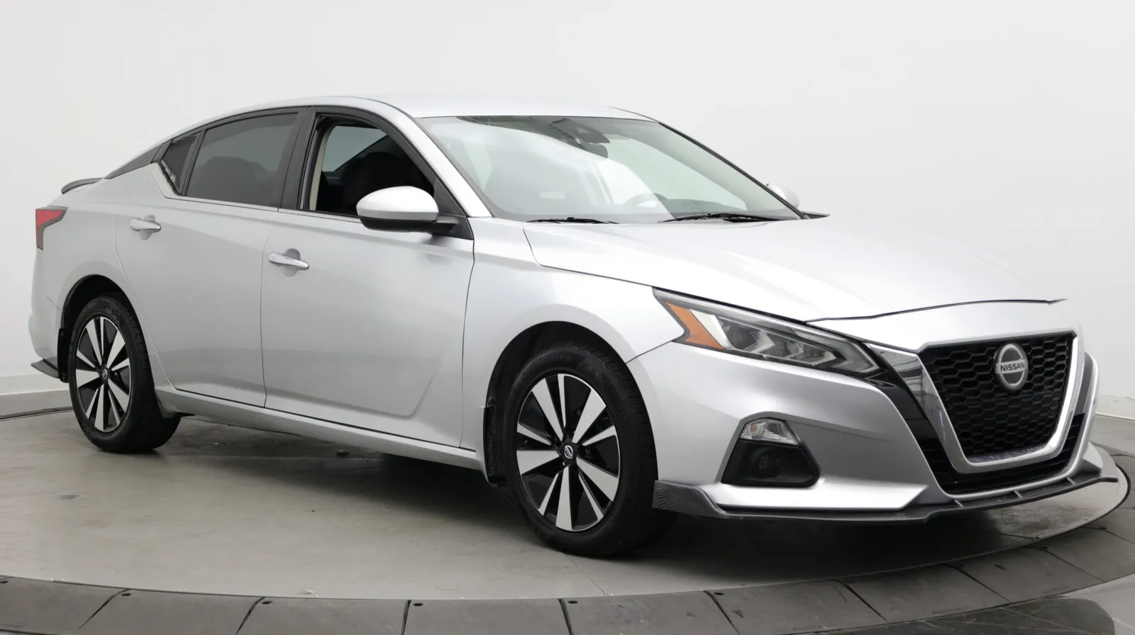Nissan Altima photo 3