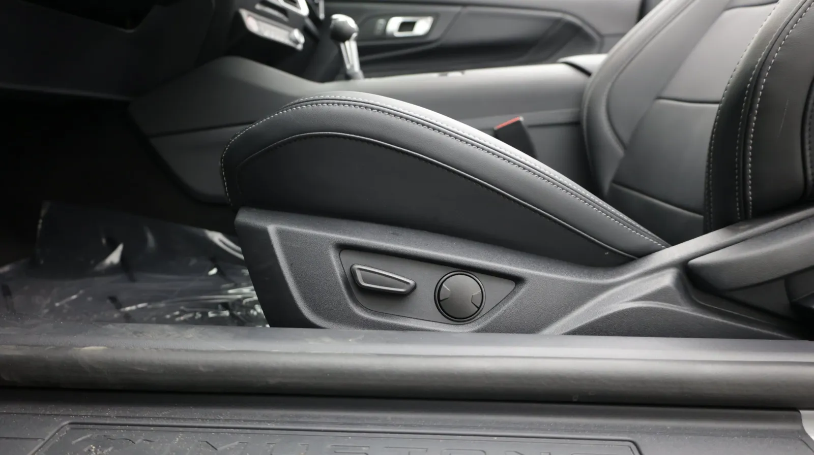 Ford Mustang photo 14