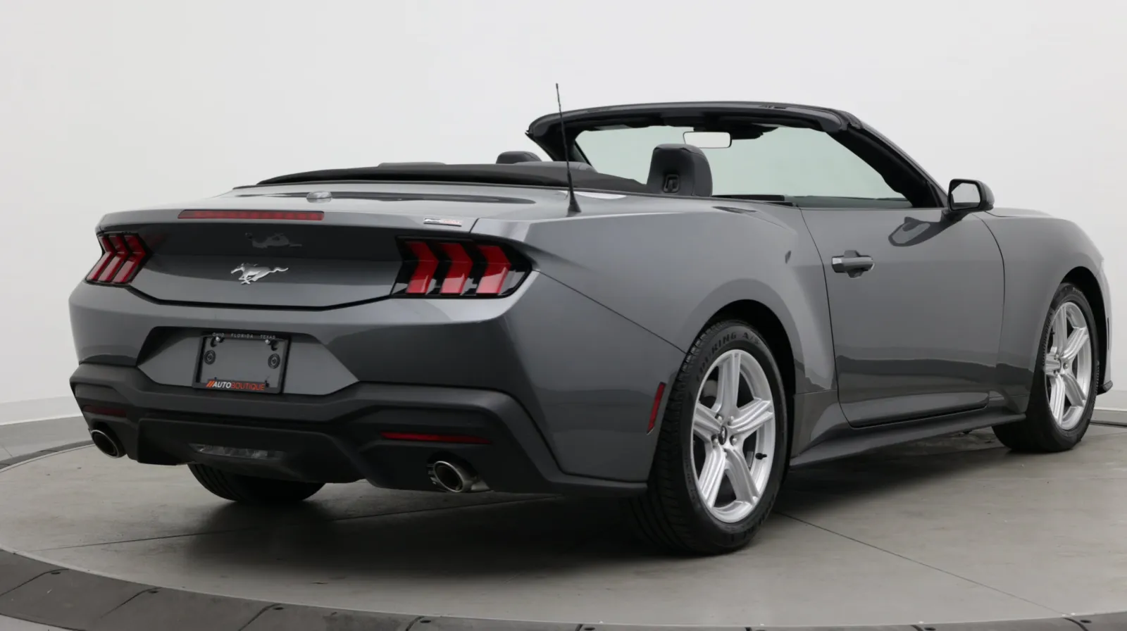 Ford Mustang photo 7