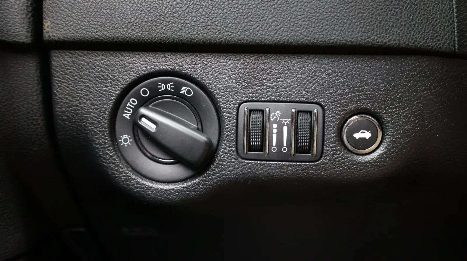 Dodge Charger photo 23