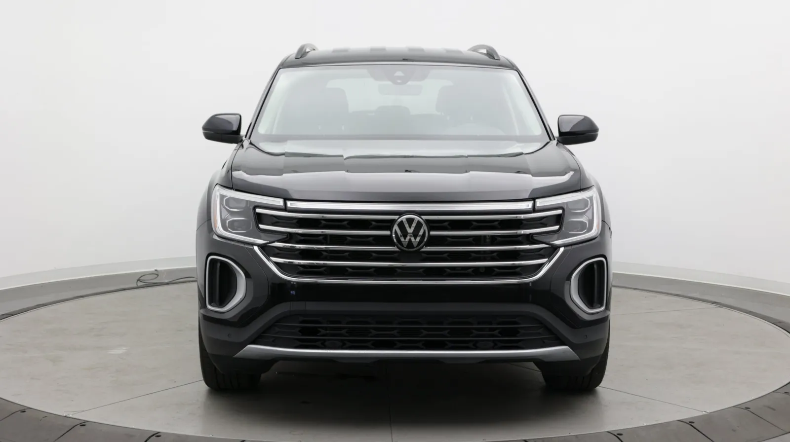 Volkswagen Atlas photo 2