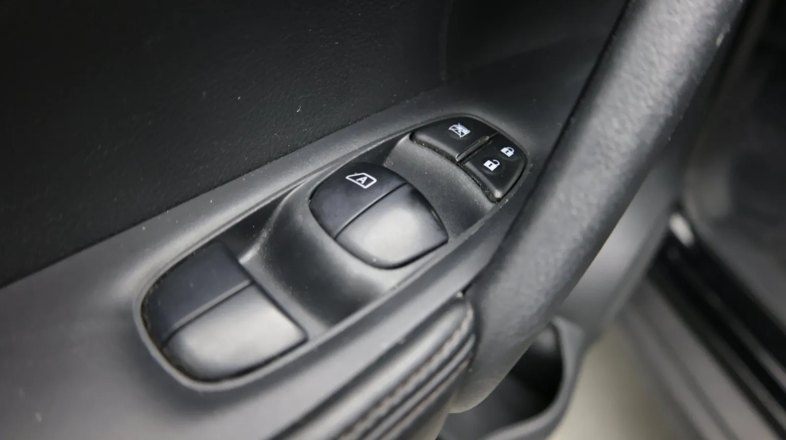 Nissan Rogue photo 14