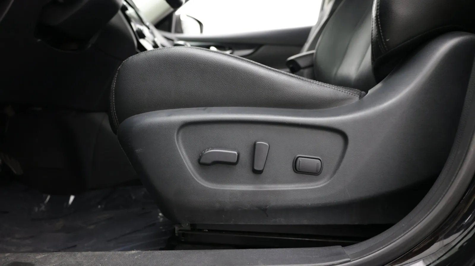 Nissan Rogue photo 16