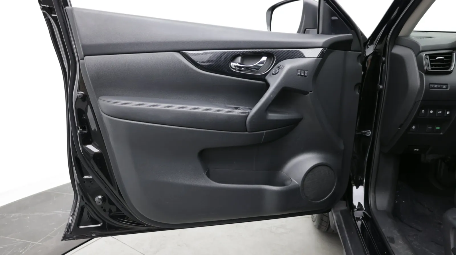 Nissan Rogue photo 12