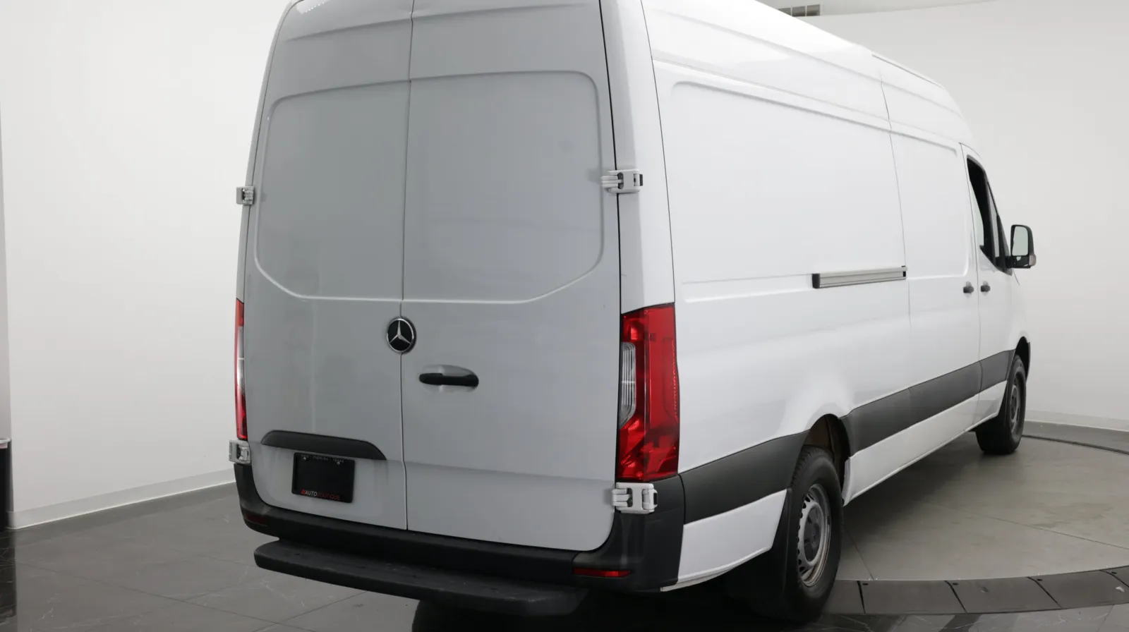 Mercedes-Benz Sprinter photo 7