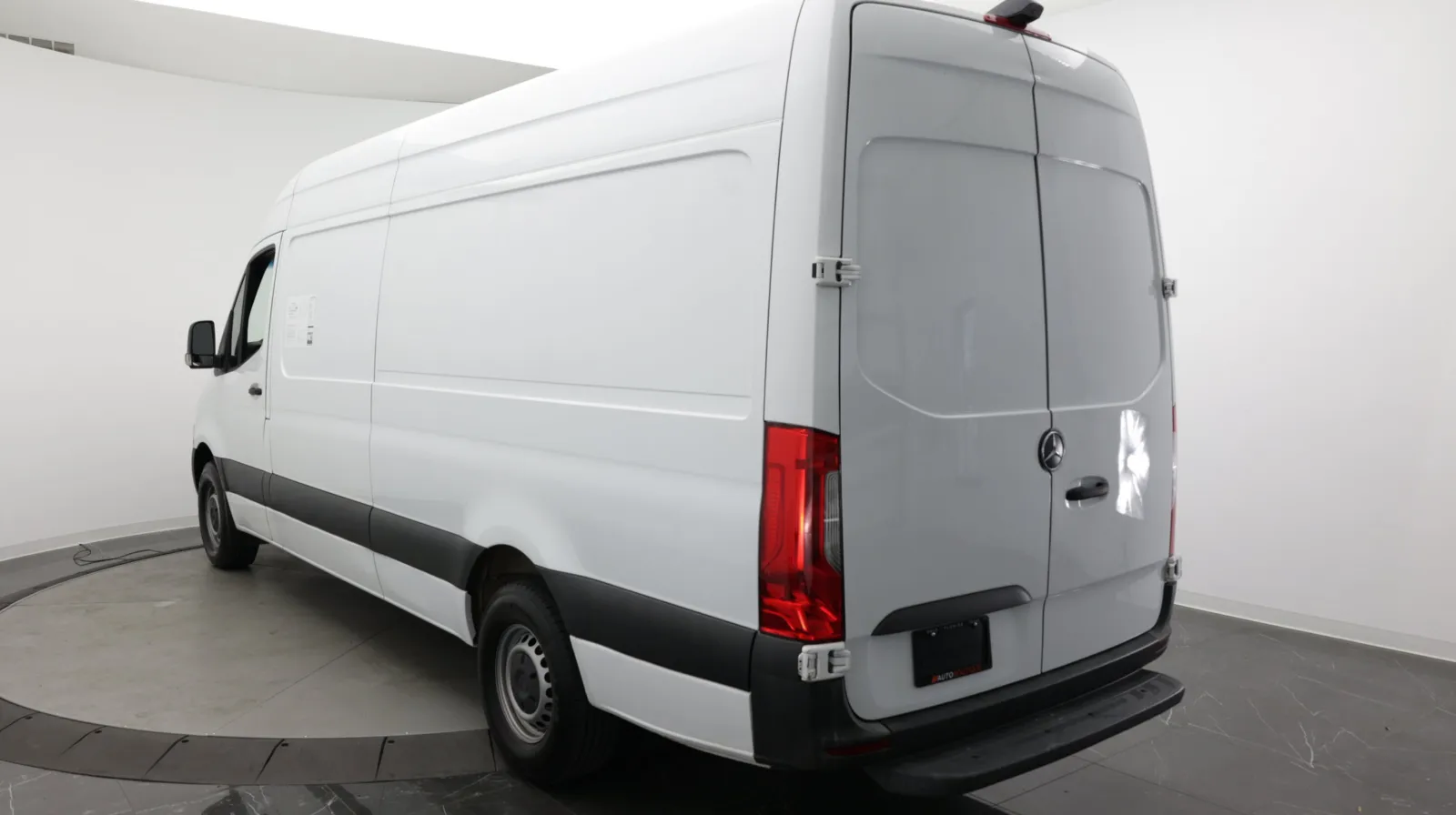Mercedes-Benz Sprinter photo 5