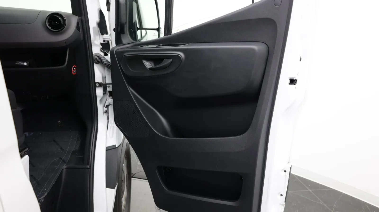Mercedes-Benz Sprinter photo 28