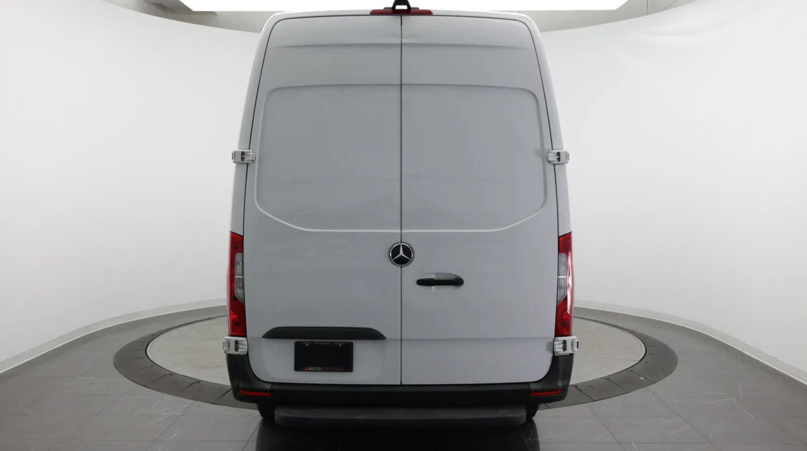 Mercedes-Benz Sprinter photo 6