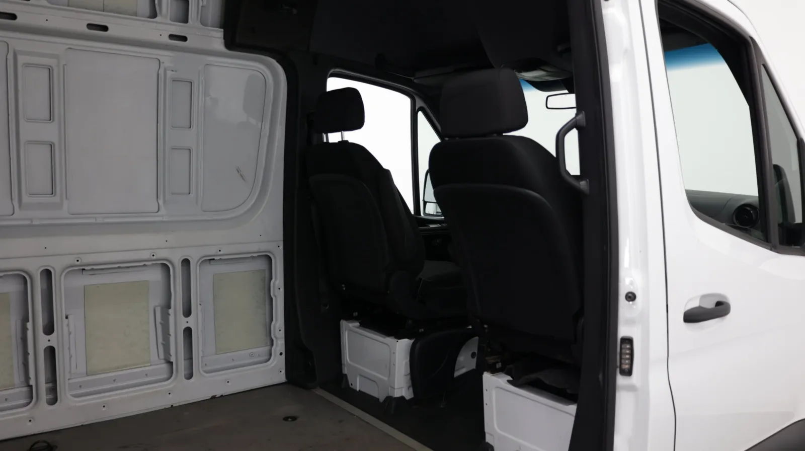 Mercedes-Benz Sprinter photo 27