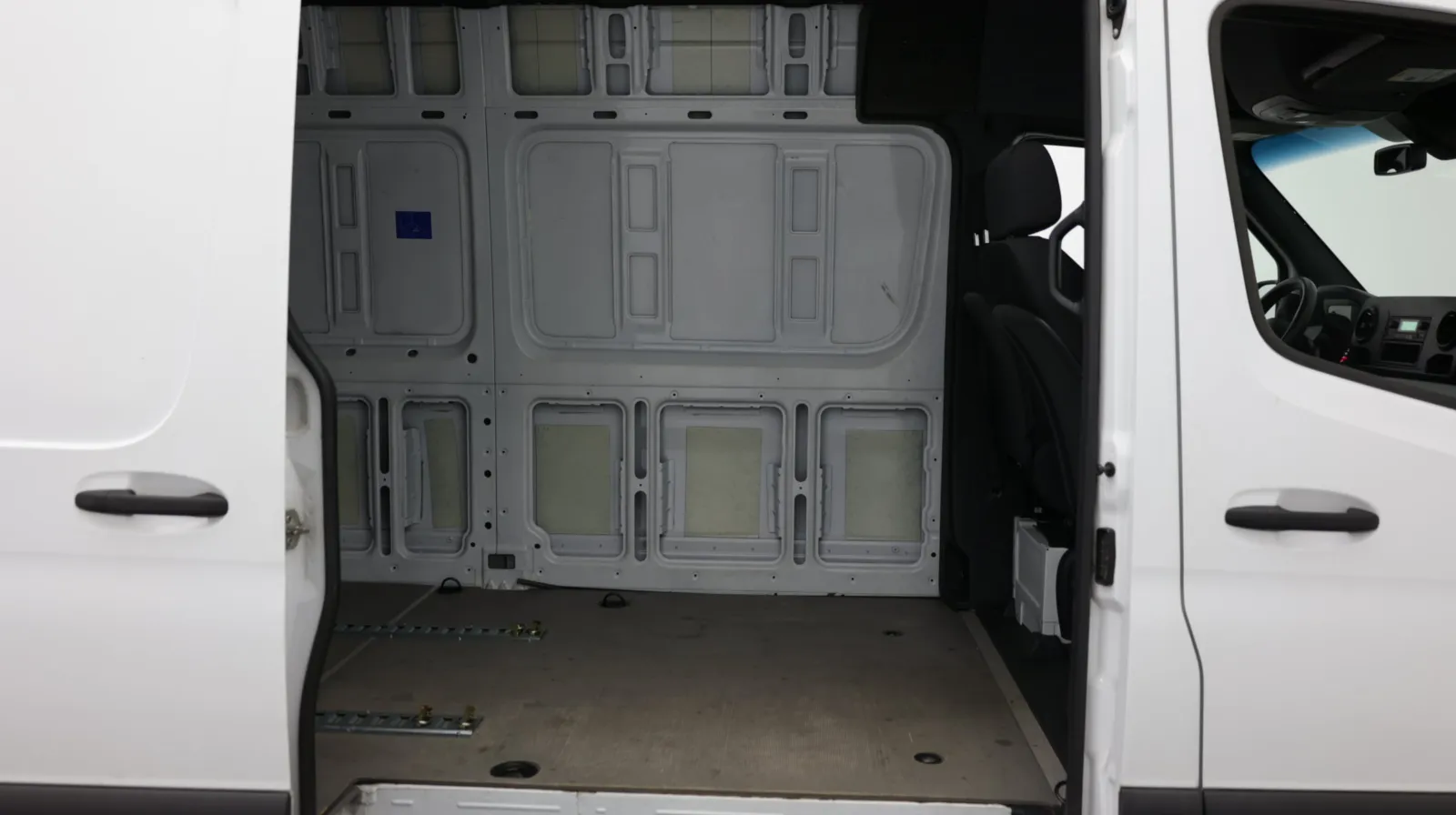 Mercedes-Benz Sprinter photo 26