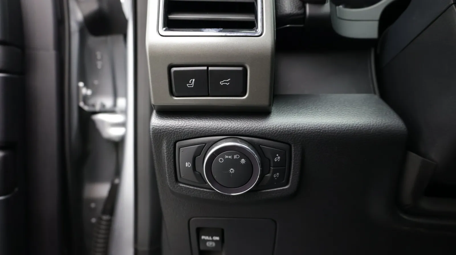 Ford Expedition photo 17