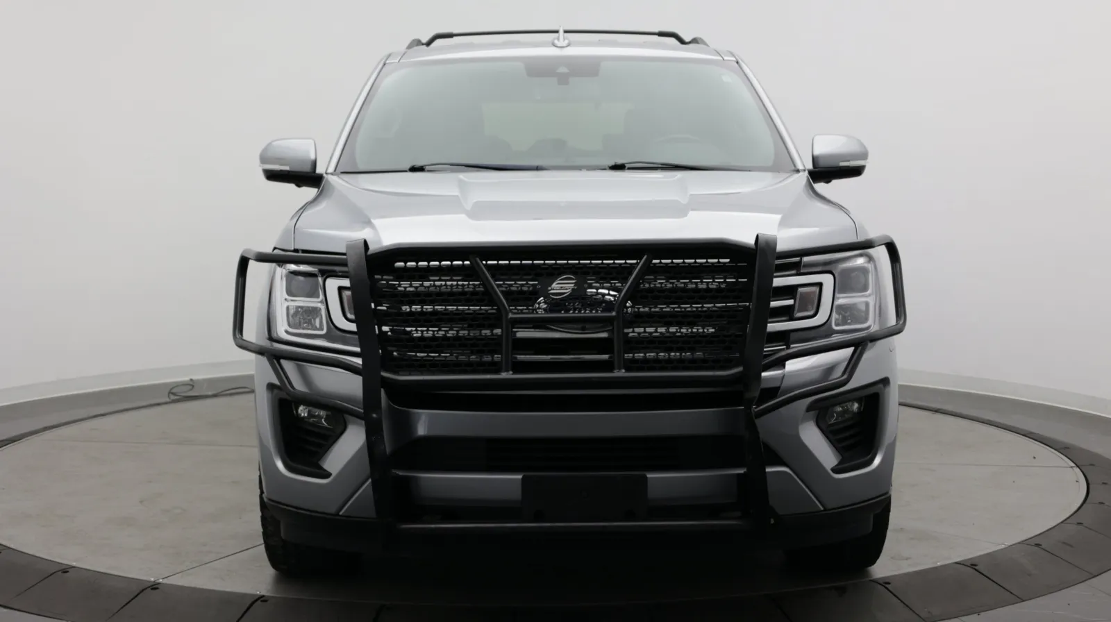 Ford Expedition photo 2