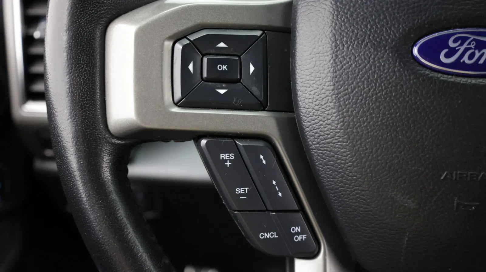 Ford Expedition photo 25