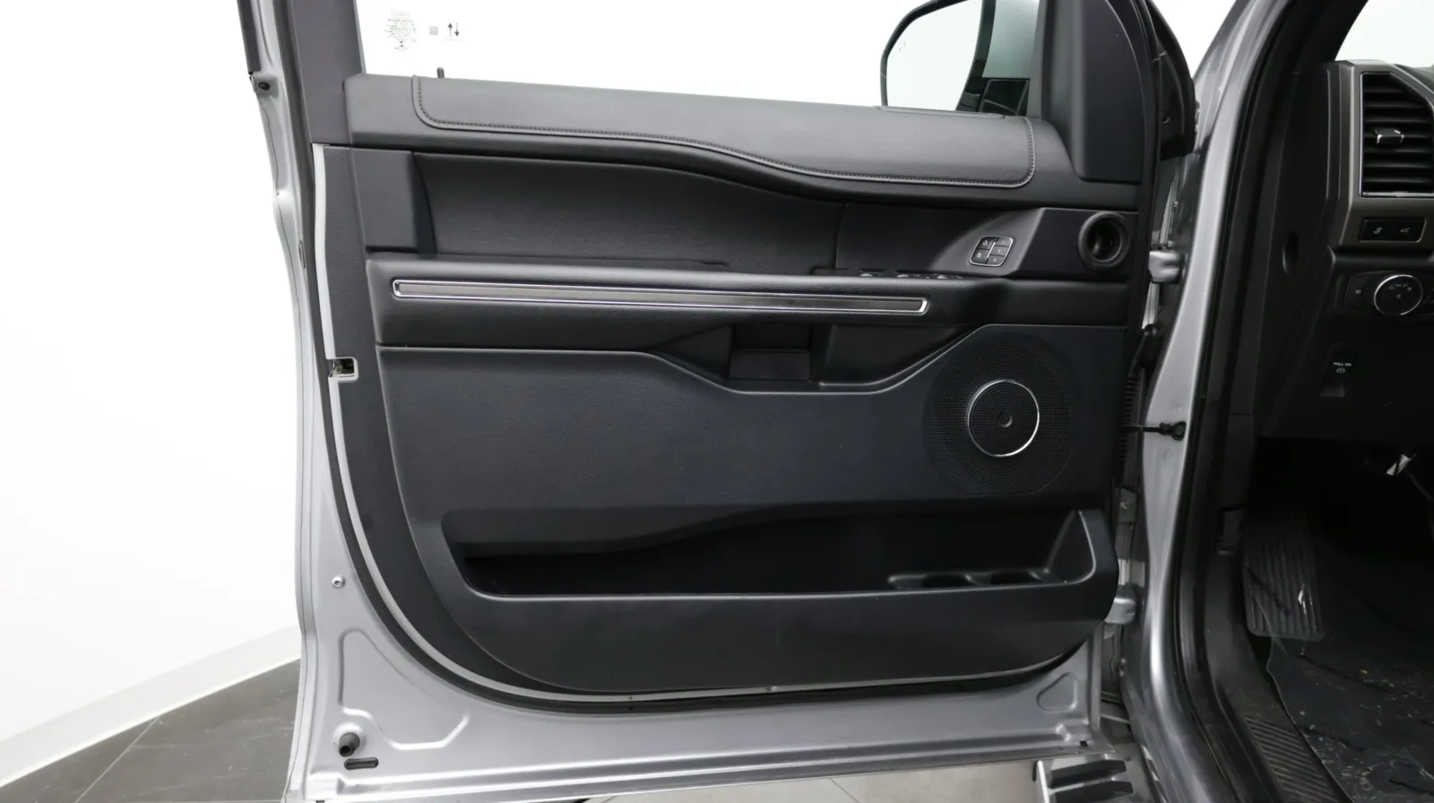 Ford Expedition photo 12