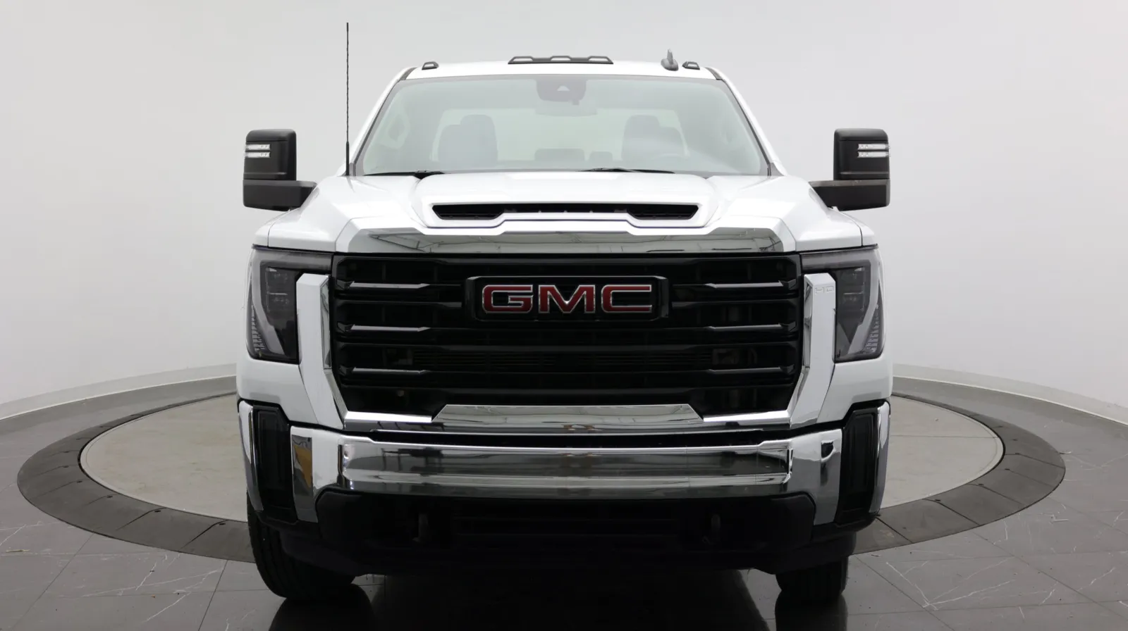 GMC Sierra photo 2