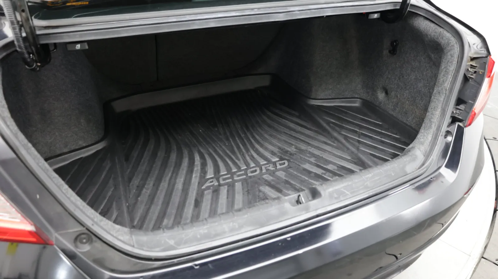 Honda Accord photo 30