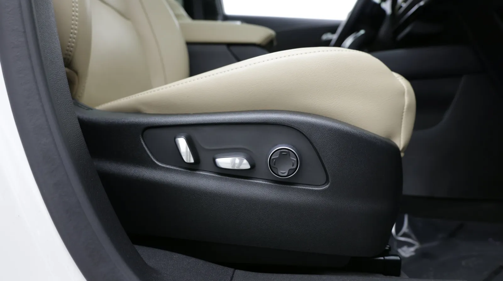 Cadillac XT4 photo 40