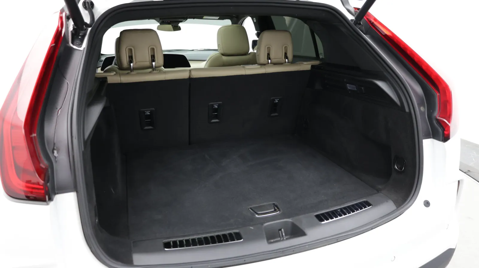 Cadillac XT4 photo 34