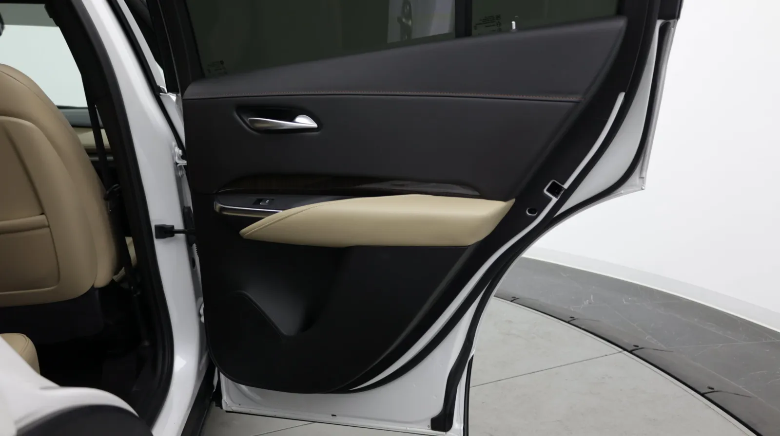 Cadillac XT4 photo 36