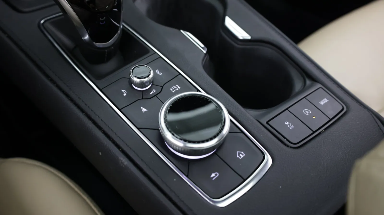 Cadillac XT4 photo 20