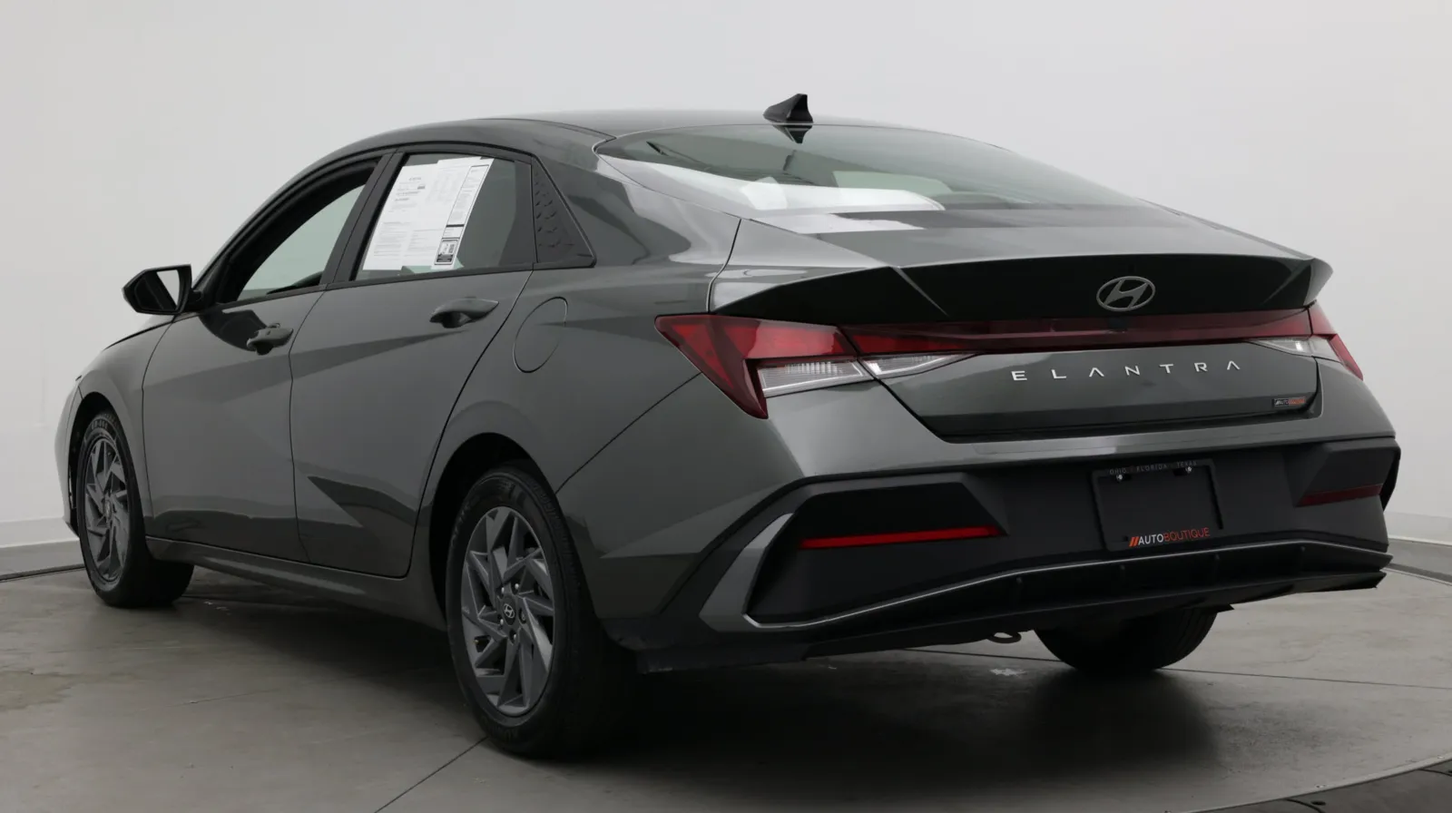 Hyundai Elantra photo 6