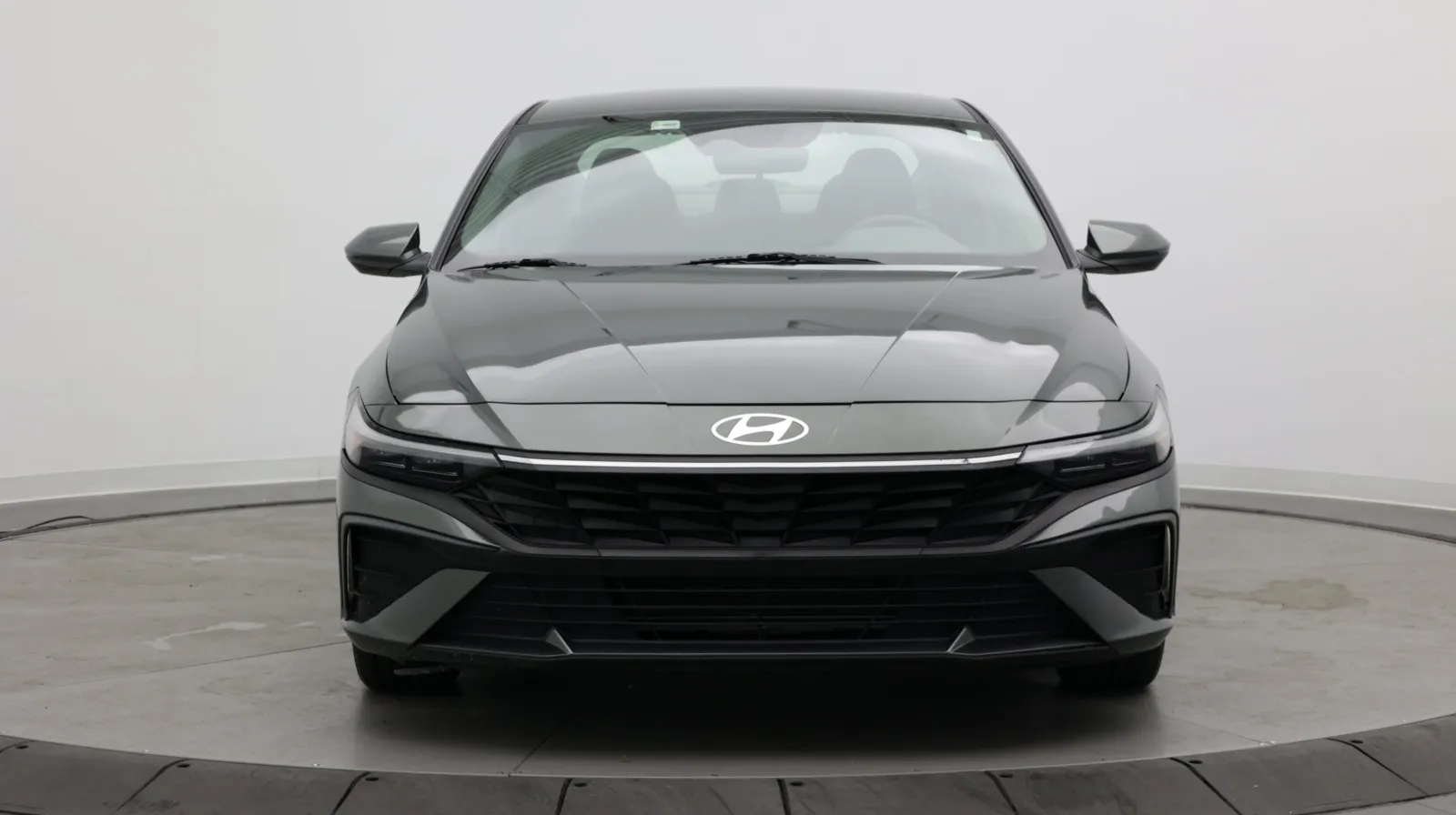 Hyundai Elantra photo 2