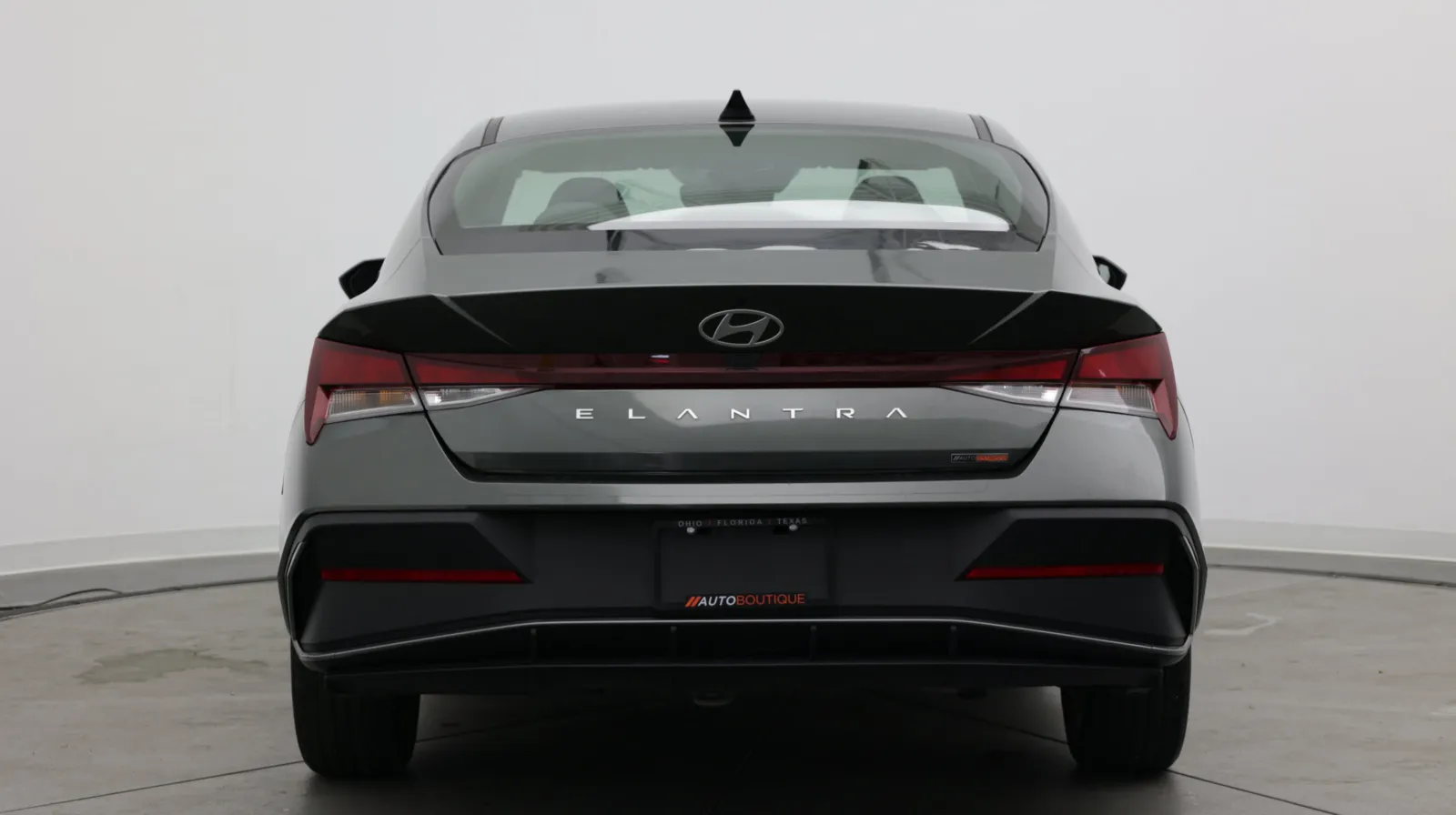 Hyundai Elantra photo 7