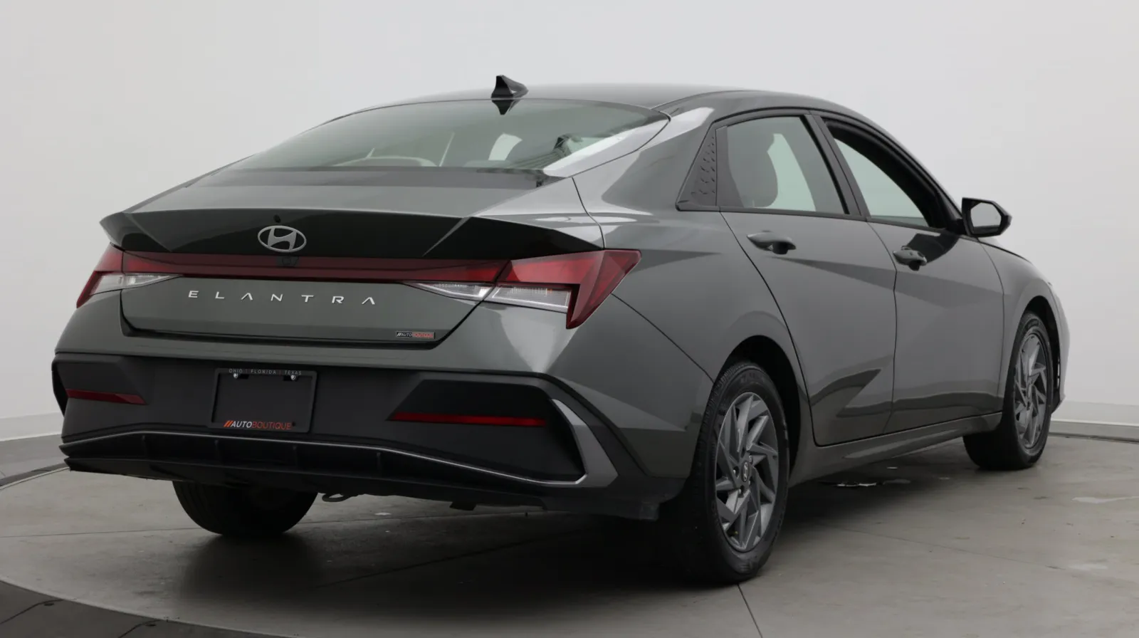 Hyundai Elantra photo 8