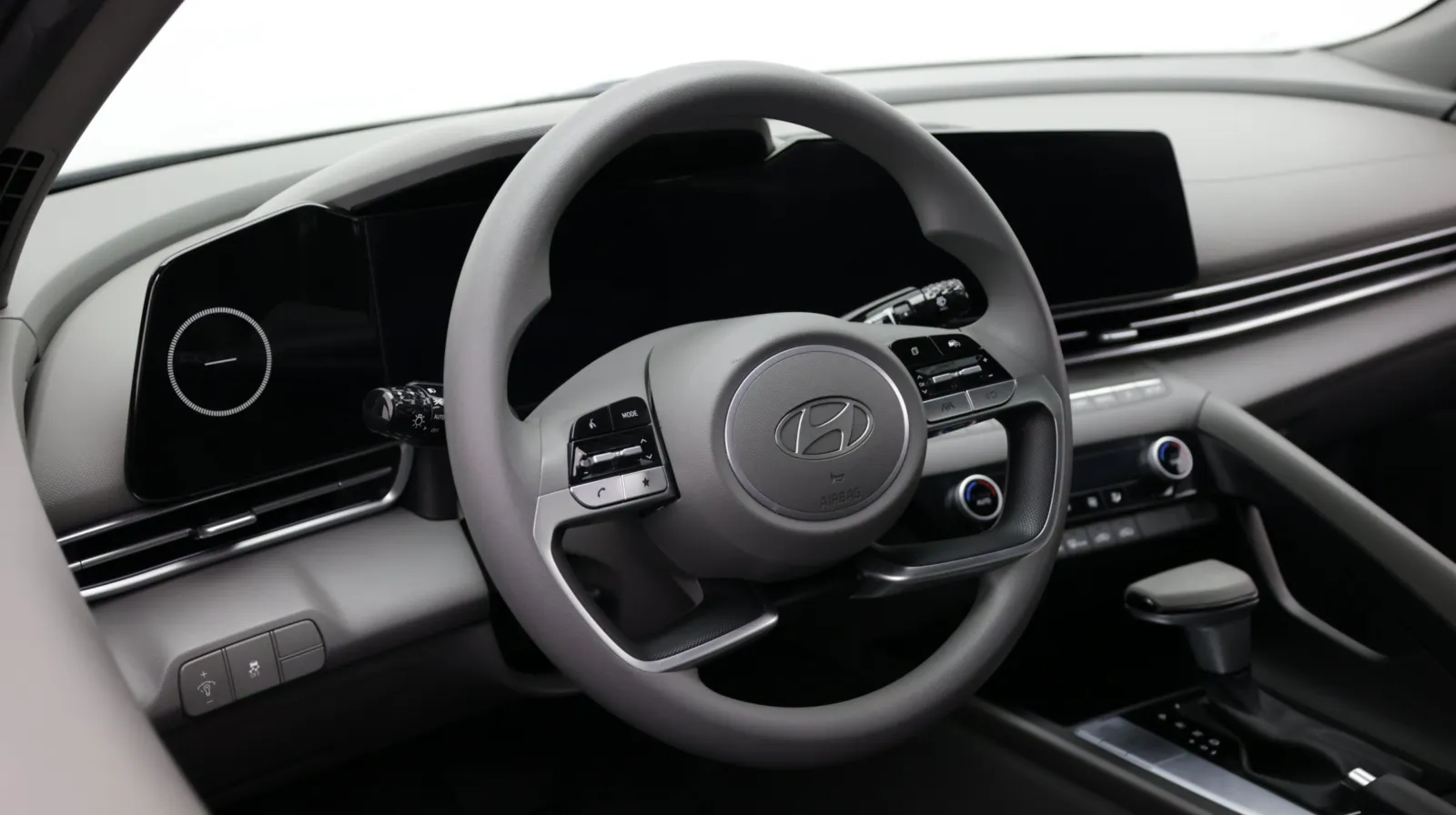 Hyundai Elantra photo 10