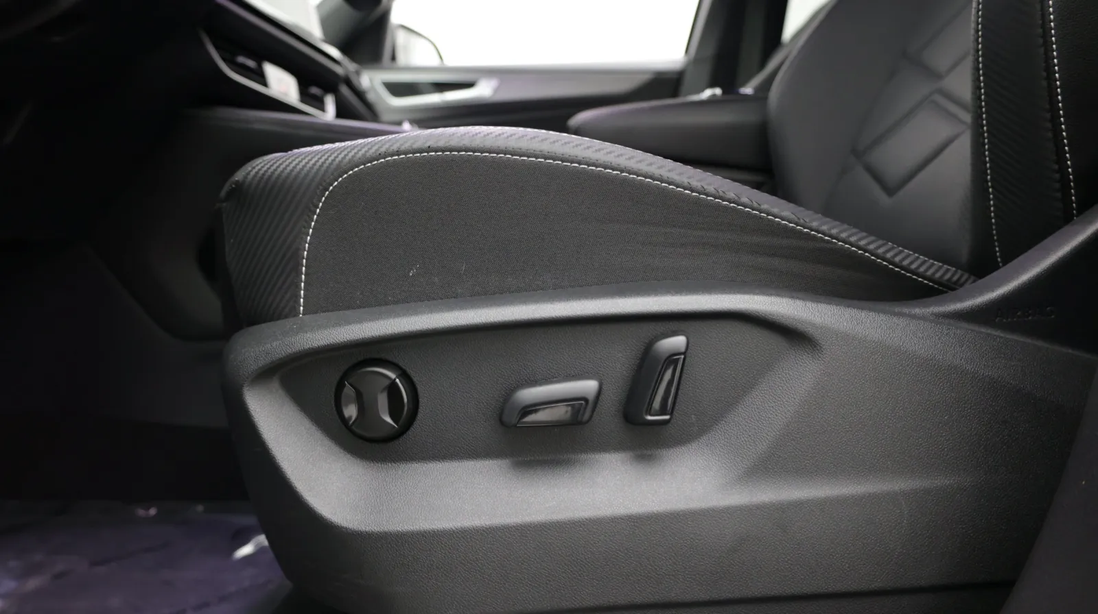 Volkswagen Atlas Cross Sport photo 13