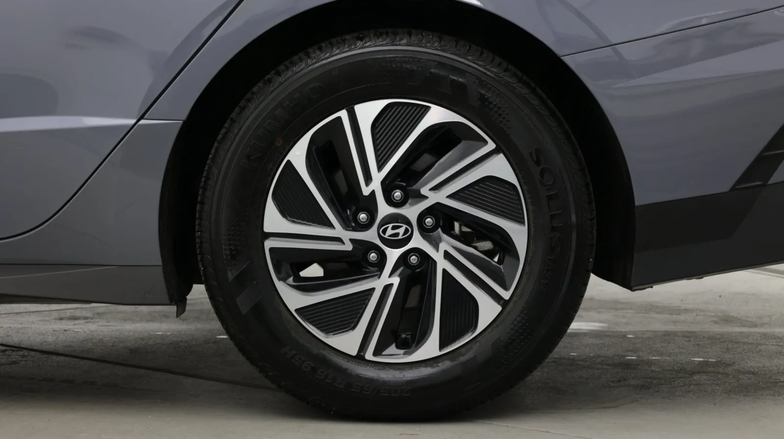 Hyundai Sonata photo 8