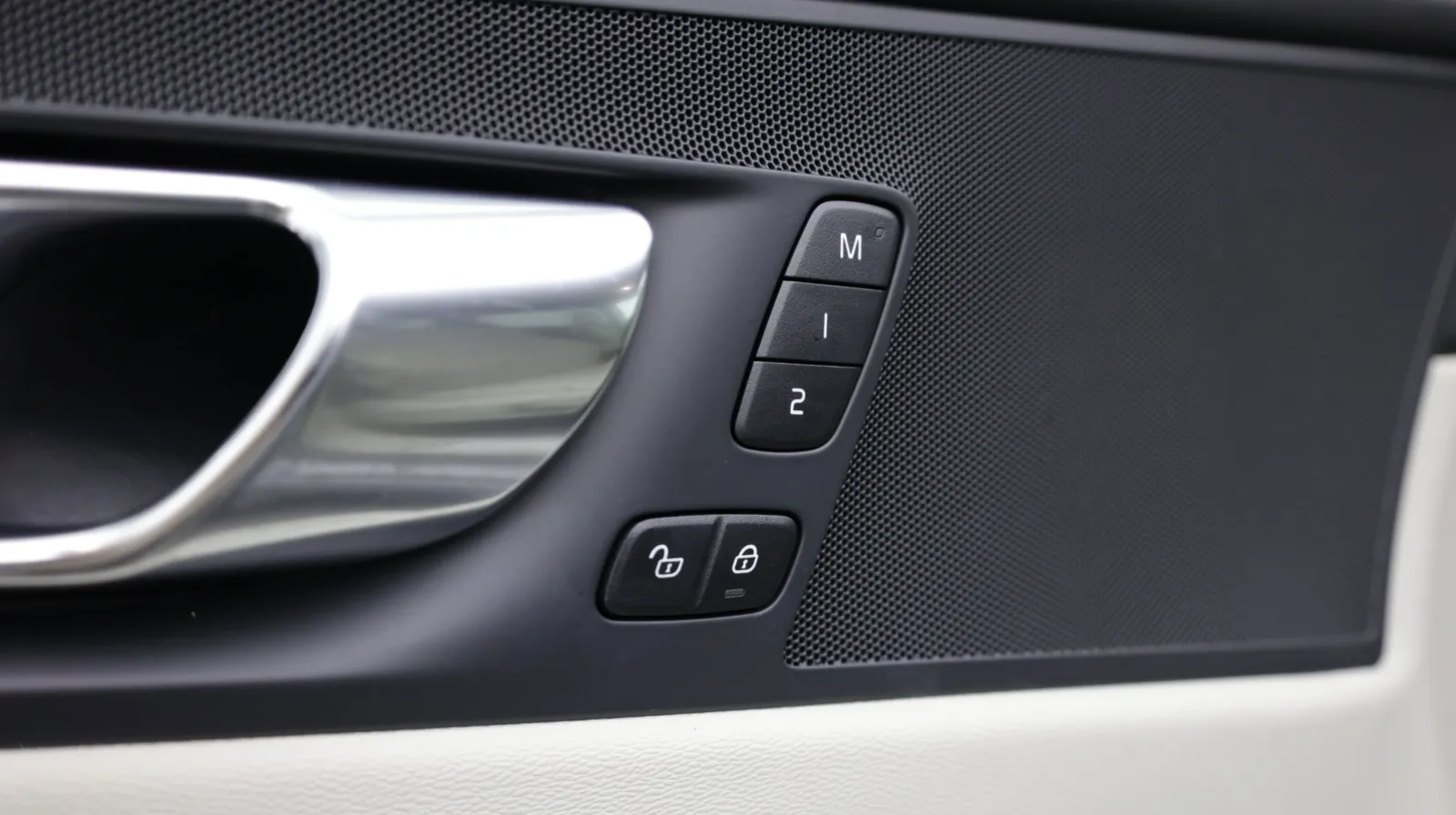 Volvo XC60 photo 12