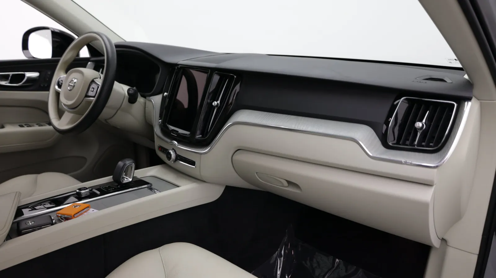 Volvo XC60 photo 34