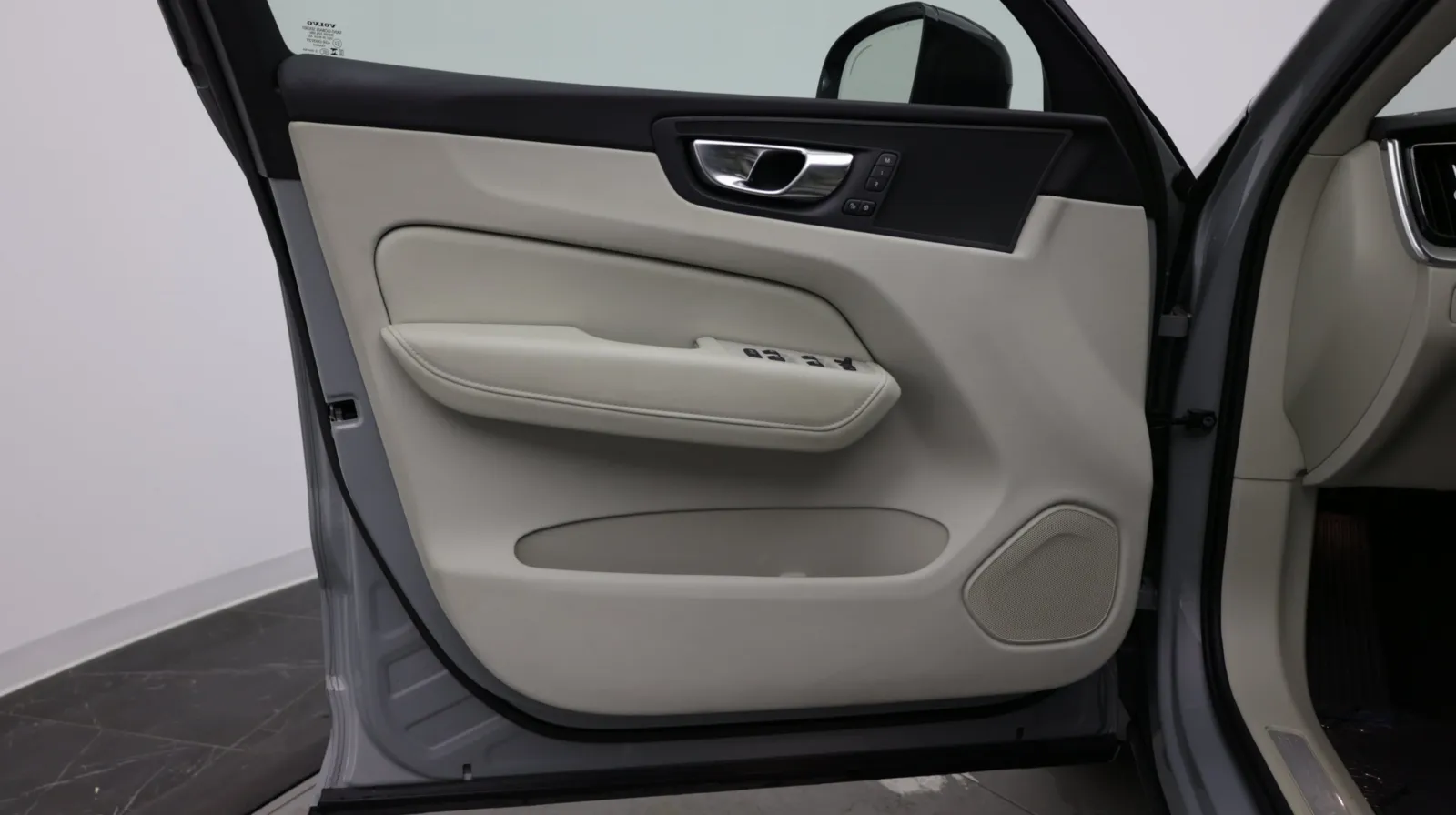 Volvo XC60 photo 9