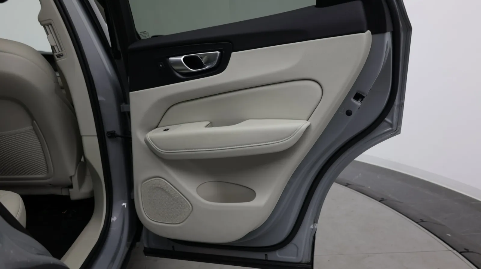 Volvo XC60 photo 29