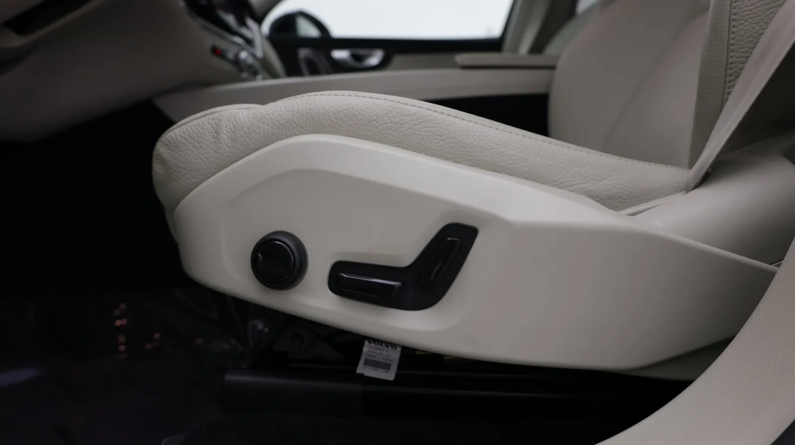 Volvo XC60 photo 13