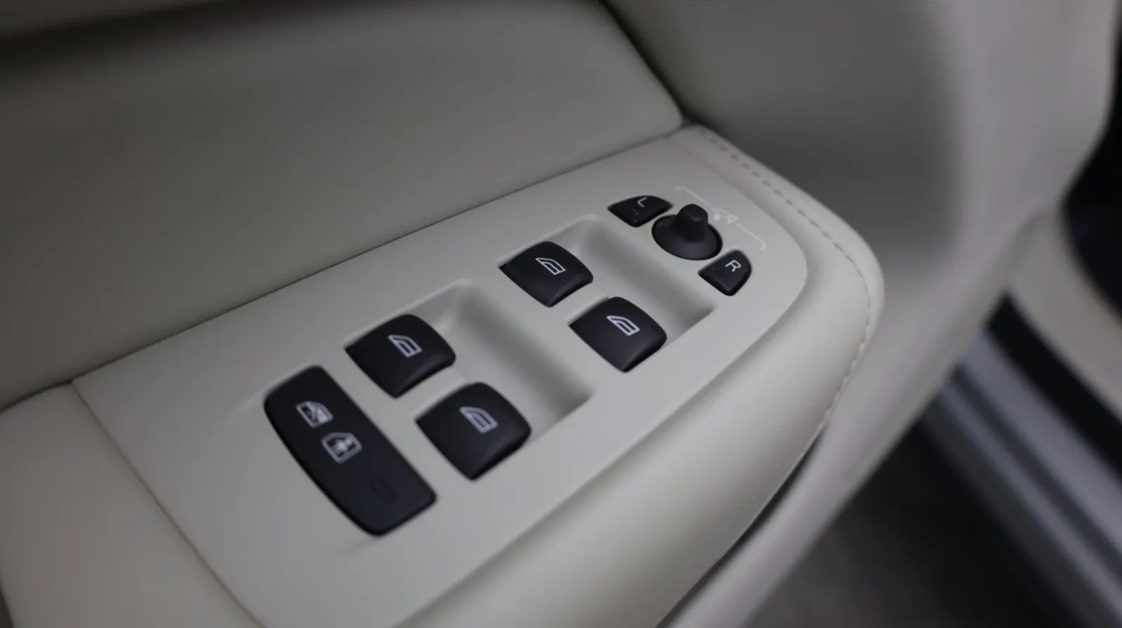 Volvo XC60 photo 11
