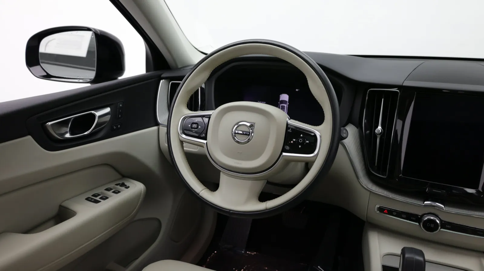 Volvo XC60 photo 24