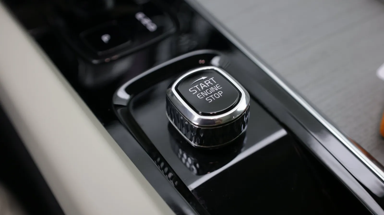 Volvo XC60 photo 15