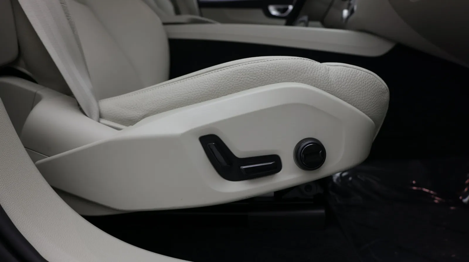 Volvo XC60 photo 33