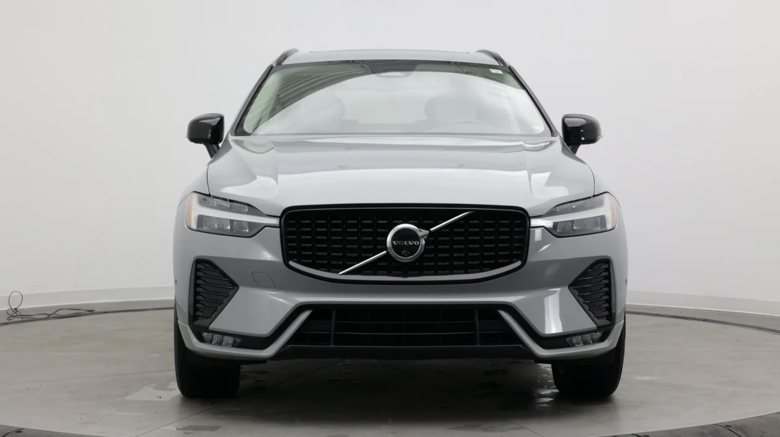 Volvo XC60 photo 2