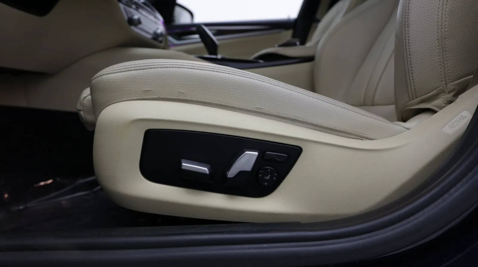 BMW 5 Series photo 14