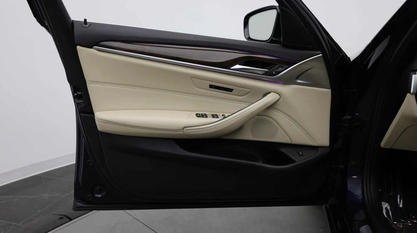 BMW 5 Series photo 10